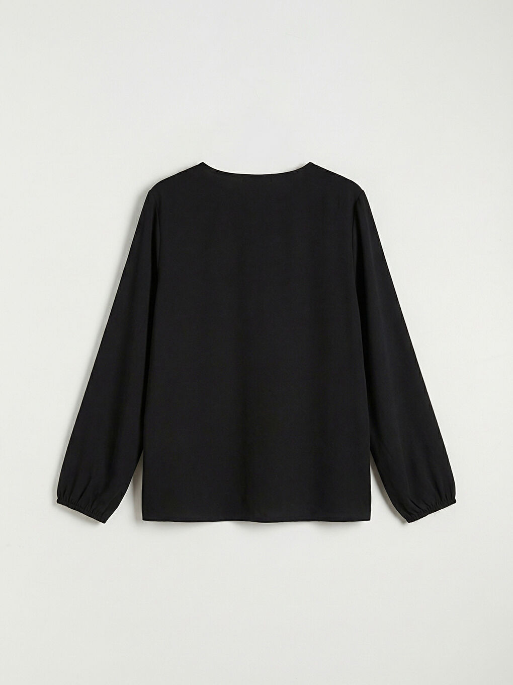 Siyah Bağlamalı Yaka Bluz-1