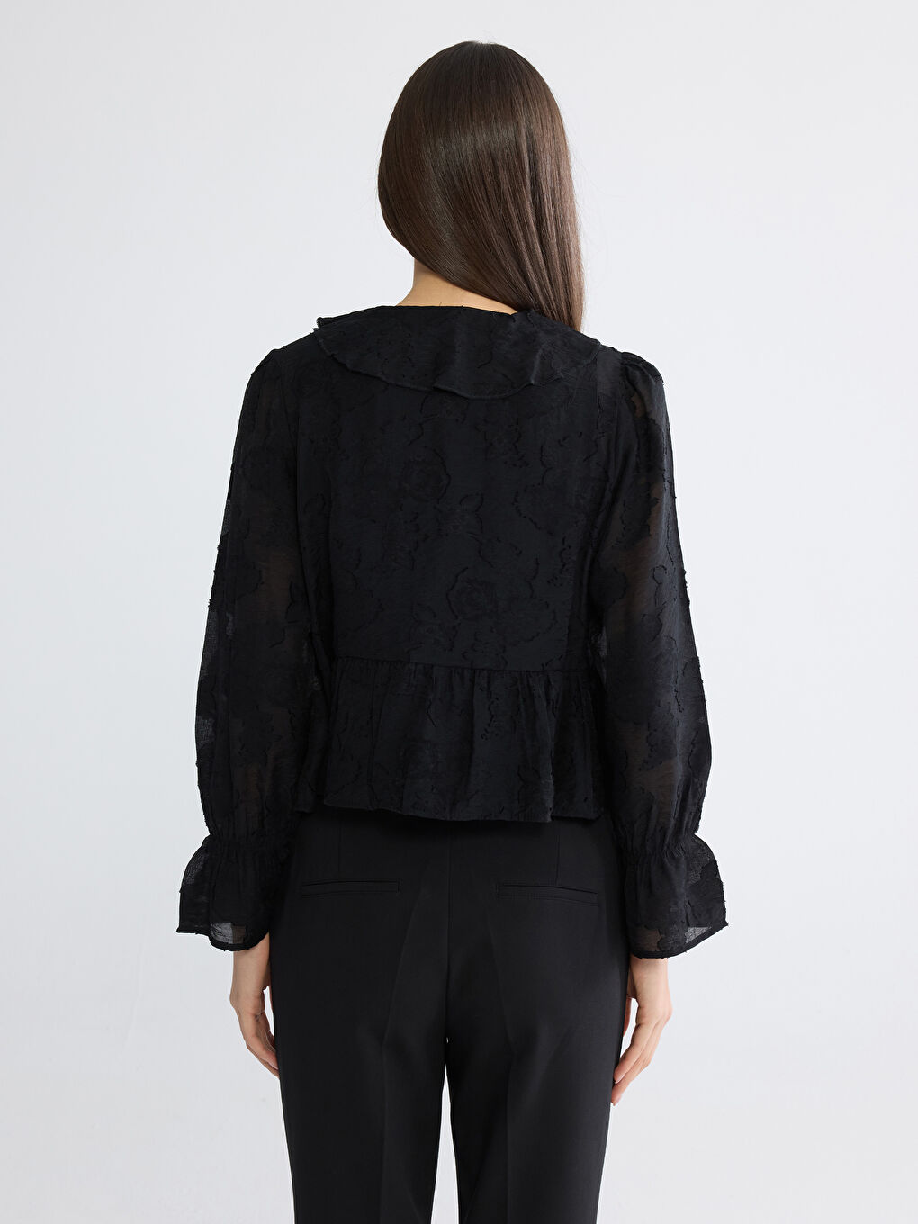 Siyah V Yaka Desenli Fırfırlı Bluz	-3