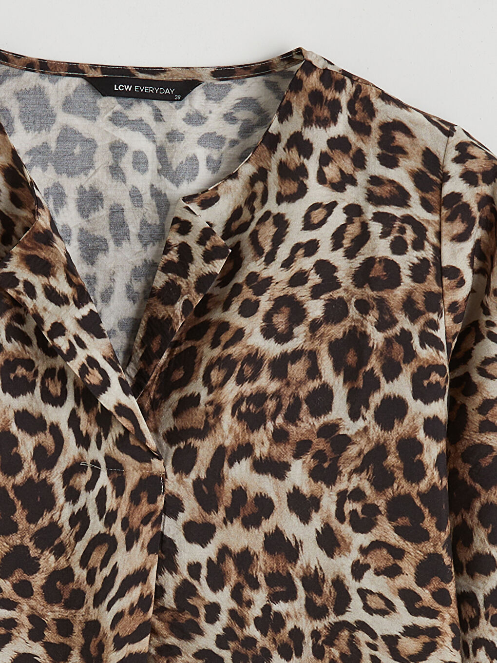 Bej Kaçık Yaka Leopar Desenli Bluz-1