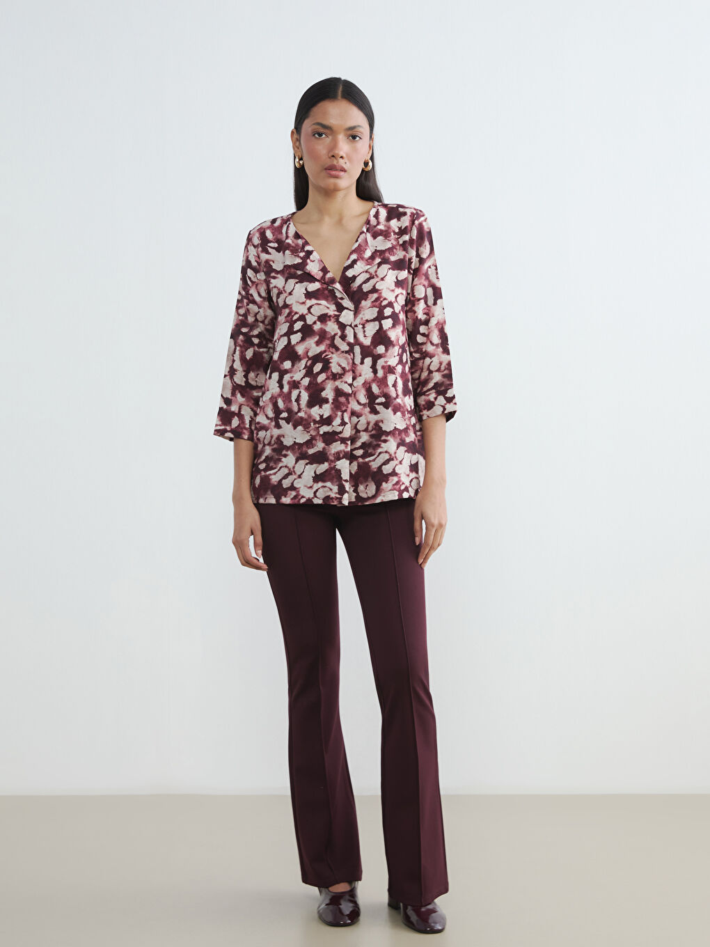 Bluză cu decolteu asimetric și model imprimat-2