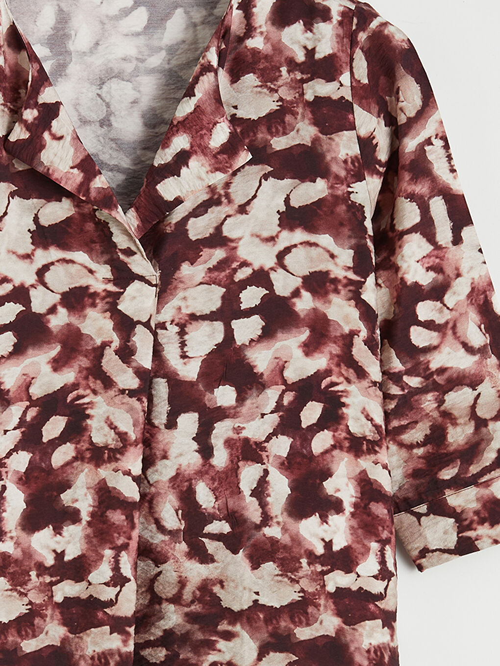 Kahverengi Kaçık Yaka Desenli Bluz-1