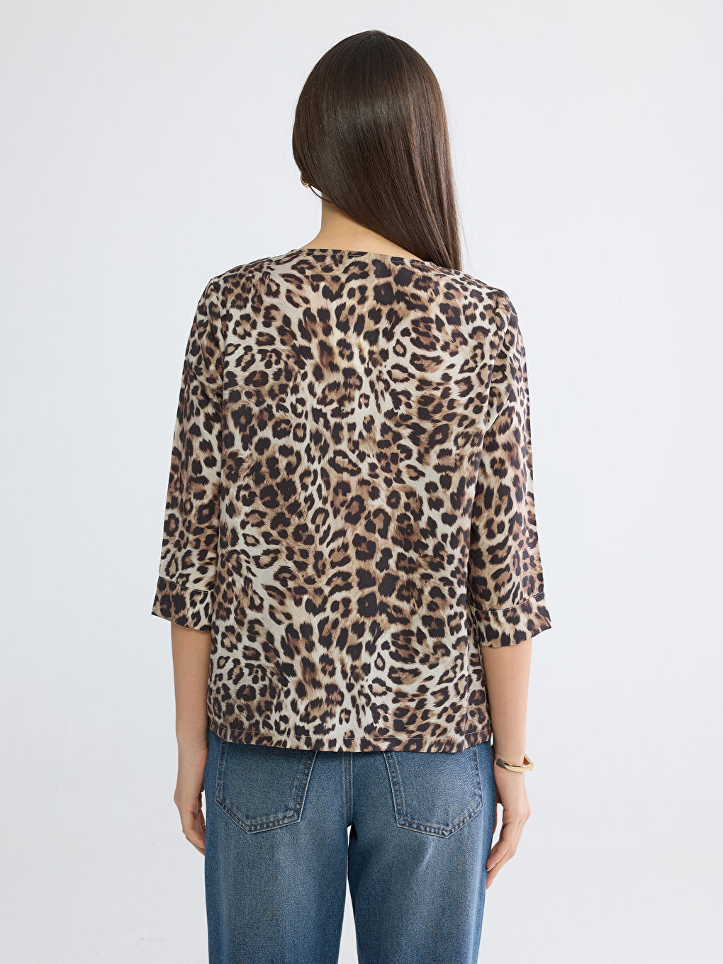 Bluză cu imprimeu leopard și decolteu asimetric-3