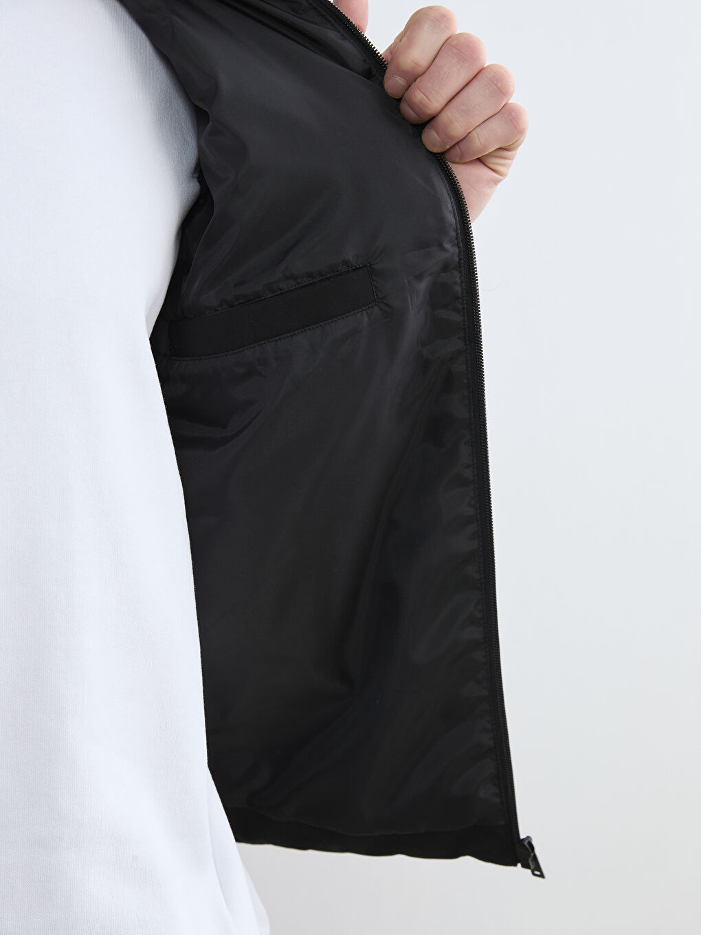 Siyah Dik Yaka Kapitoneli Erkek Şişme Yelek-1