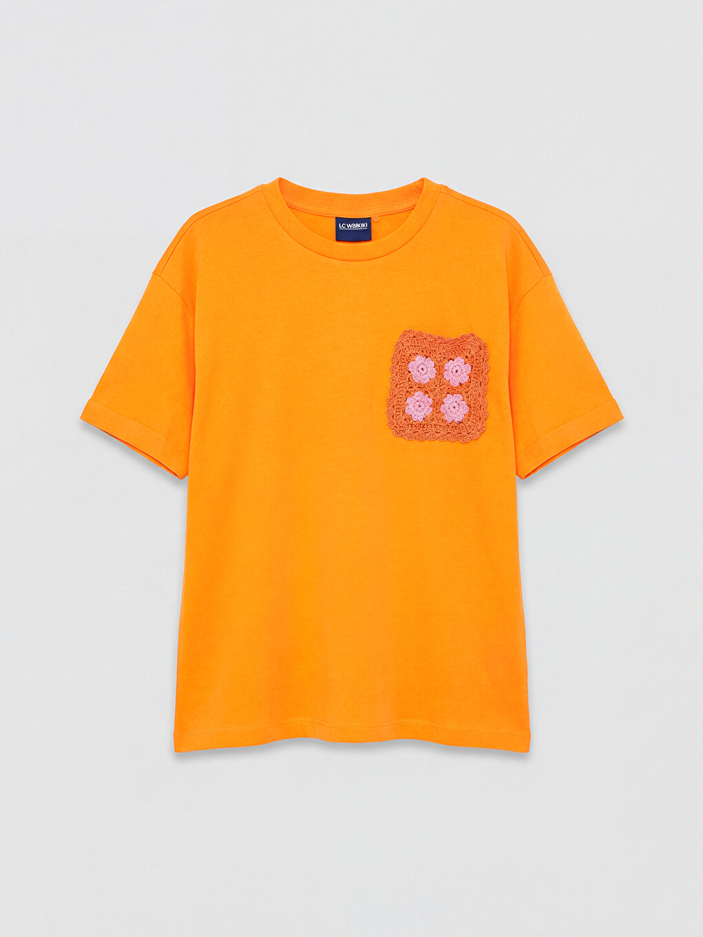 T-shirt e qëndisur me jakë të rrumbullakët për vajza
