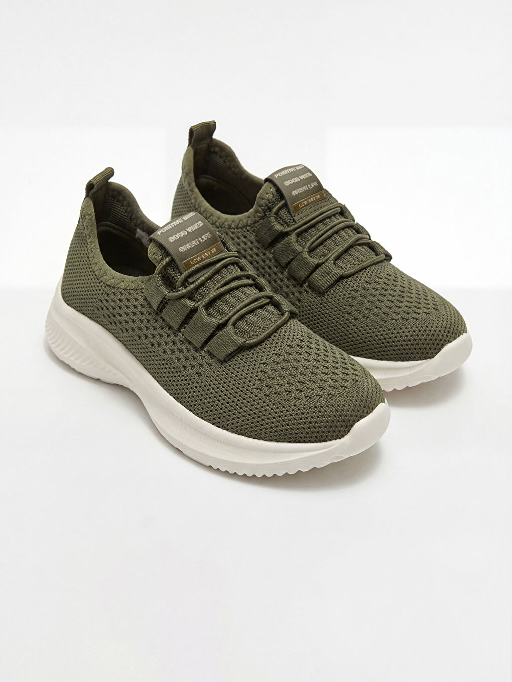 أحذية رياضية