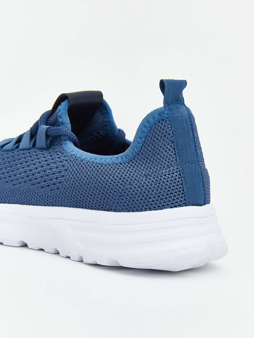 حذاء رياضي للأولاد بطباعة شعار-3