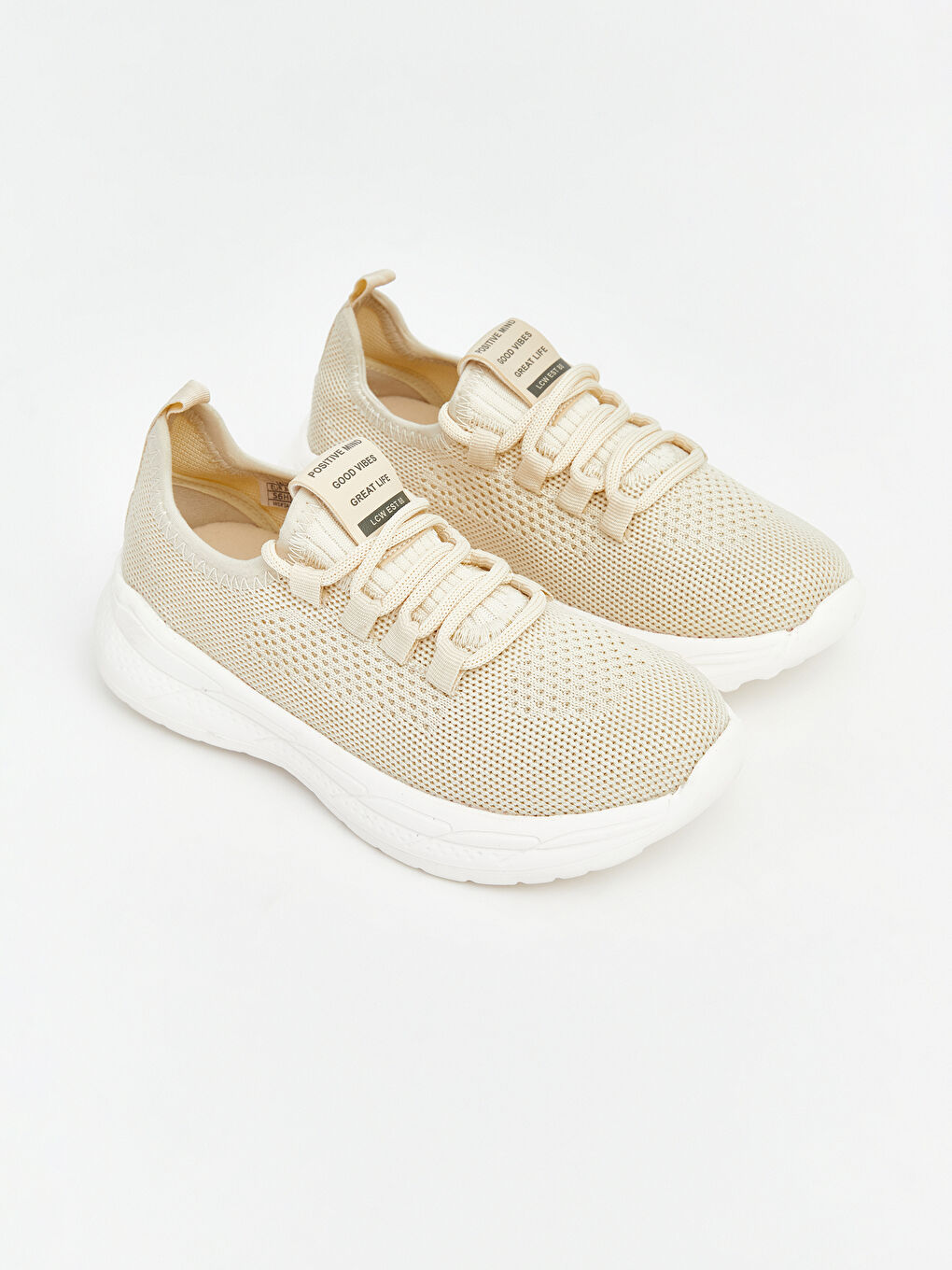 أحذية رياضية