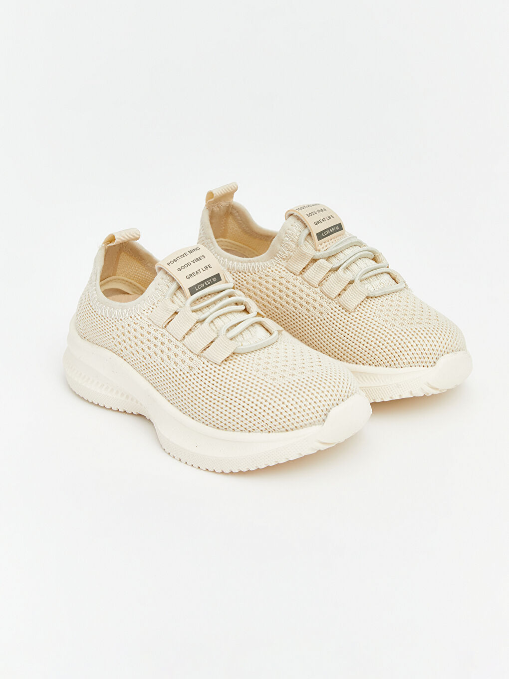 أحذية رياضية