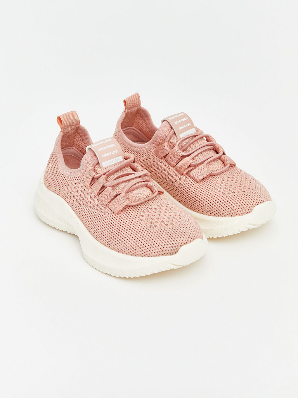 أحذية رياضية