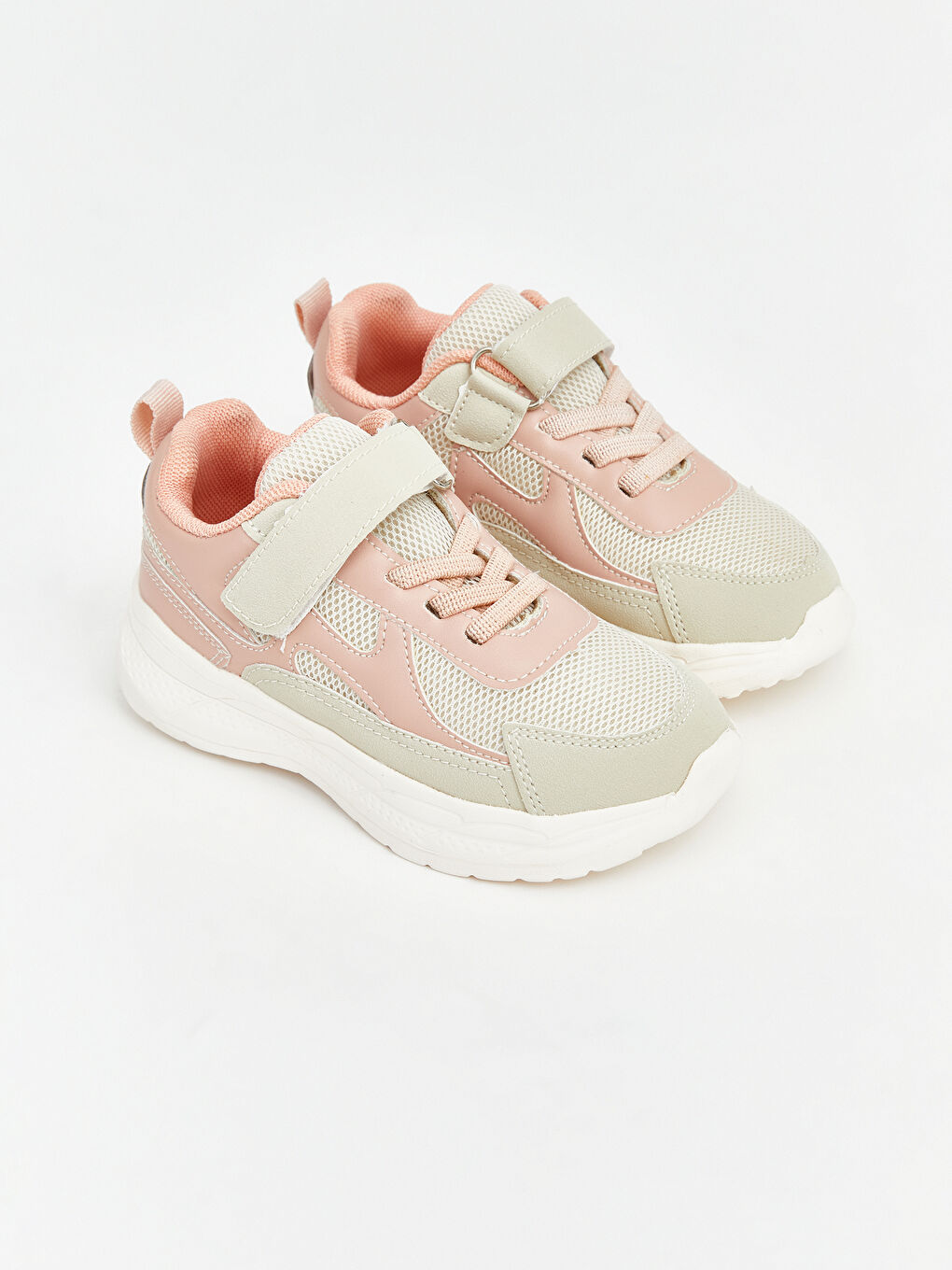 أحذية رياضية