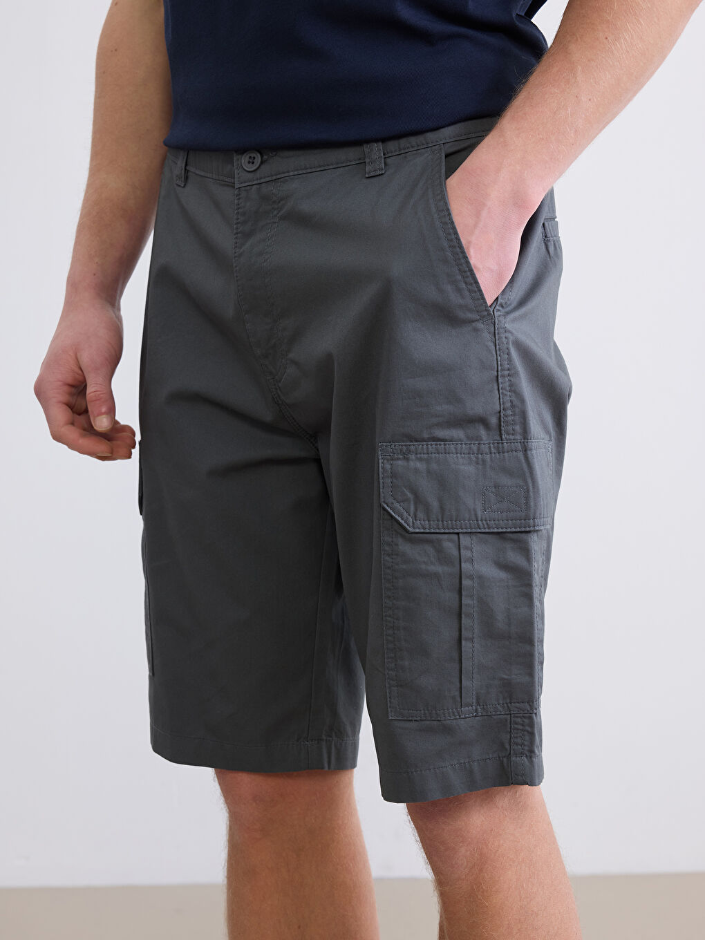 რეგულარული მოყვანილობის გაბარდინის მამაკაცის კარგო შორტები-2