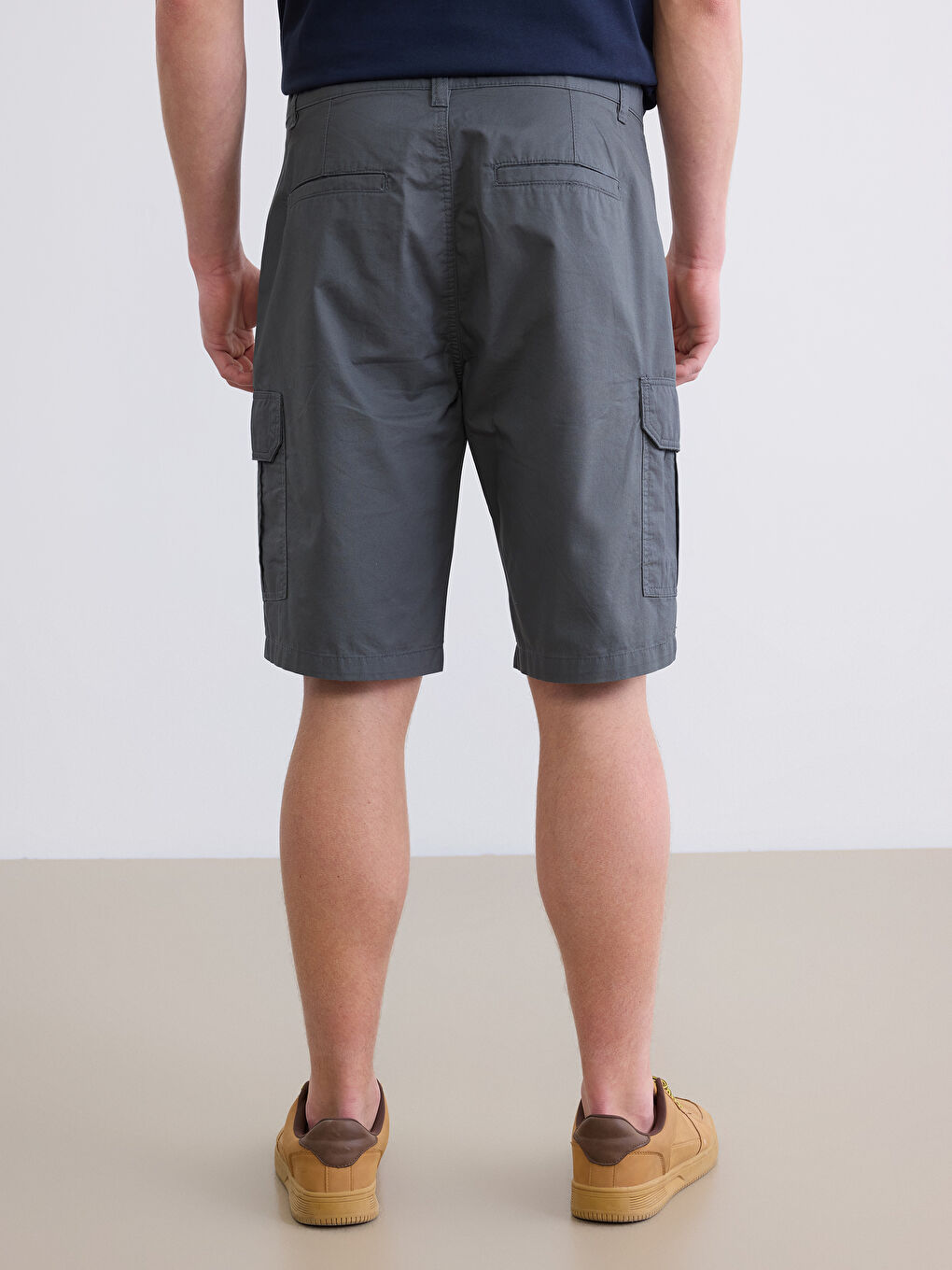 რეგულარული მოყვანილობის გაბარდინის მამაკაცის კარგო შორტები-3