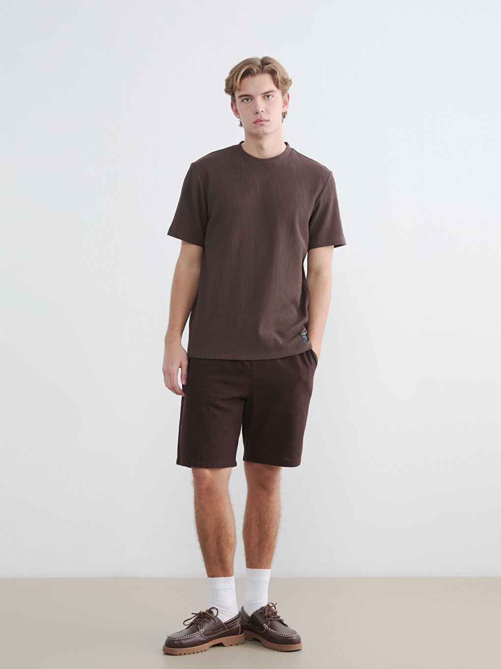 Kahverengi Standart Kalıp Keten Görünümlü Erkek Şort