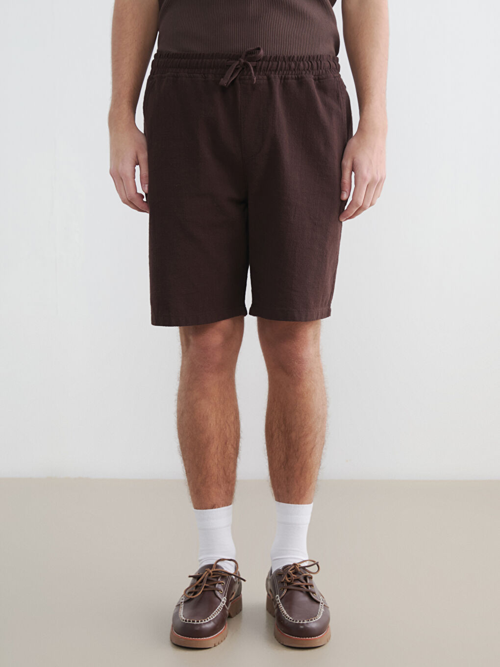 Kahverengi Standart Kalıp Keten Görünümlü Erkek Şort-1