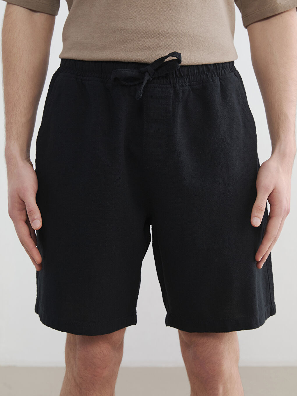 Siyah Standart Kalıp Keten Görünümlü Erkek Şort-2