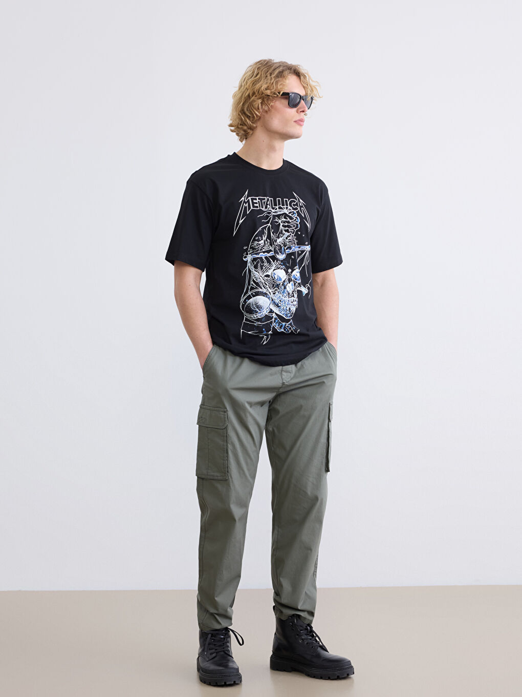Relaxed Fit Men's Cargo Trousers