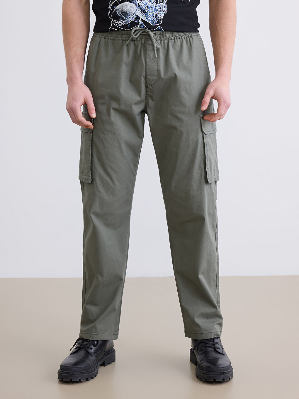 Relaxed Fit Men's Cargo Trousers-1