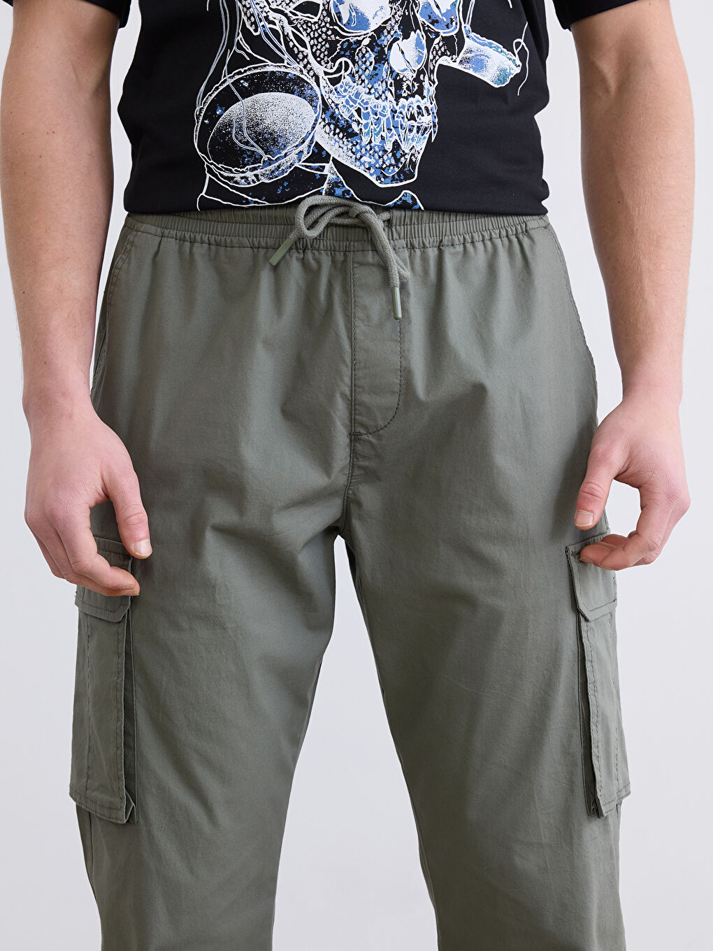 Relaxed Fit Men's Cargo Trousers-2