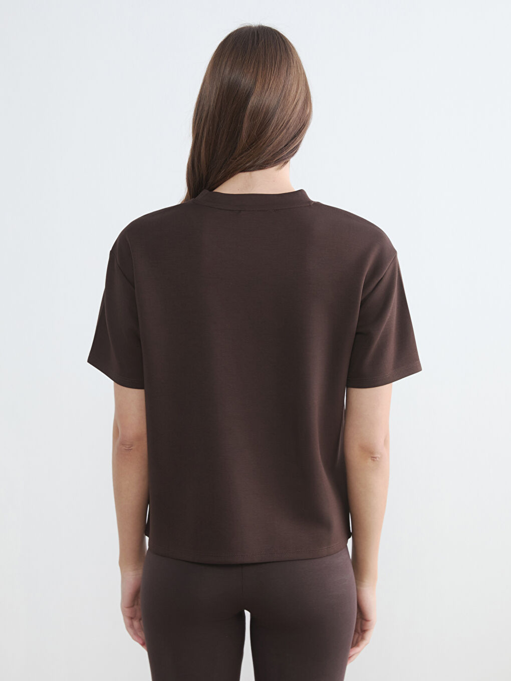 Soft touch women's t-shirt with a crew neck and print.-3