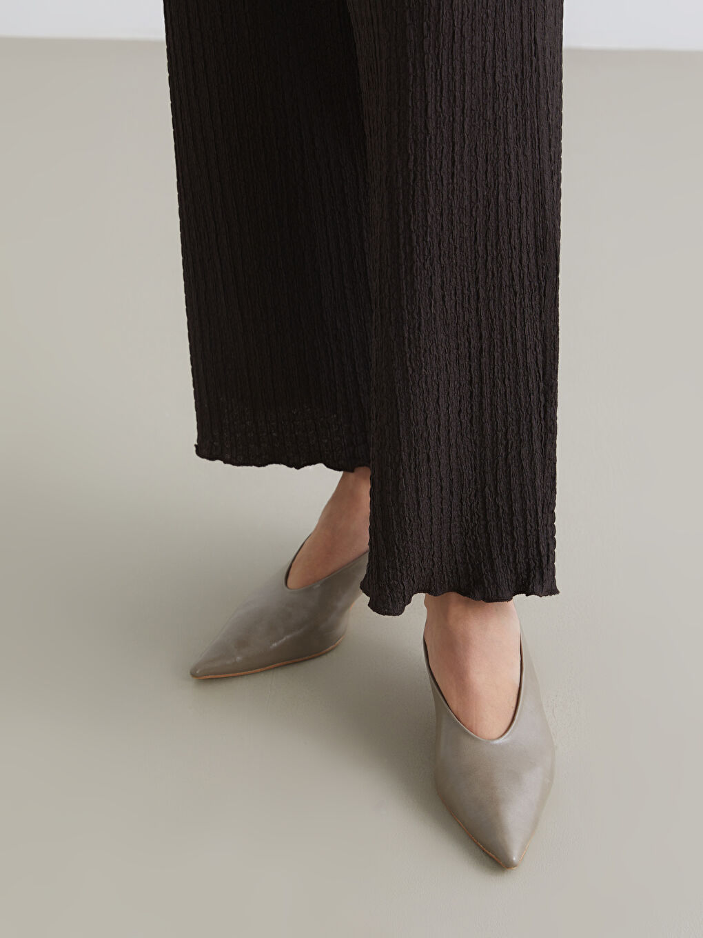 Kahverengi Beli Lastikli Dokulu Geniş Paça Kadın Pantolon-2