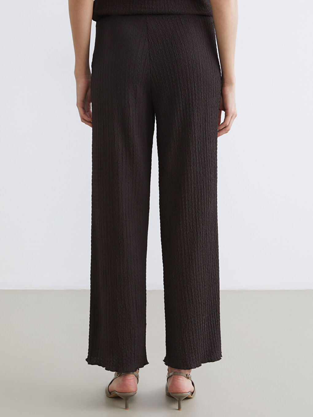 Kahverengi Beli Lastikli Dokulu Geniş Paça Kadın Pantolon-3