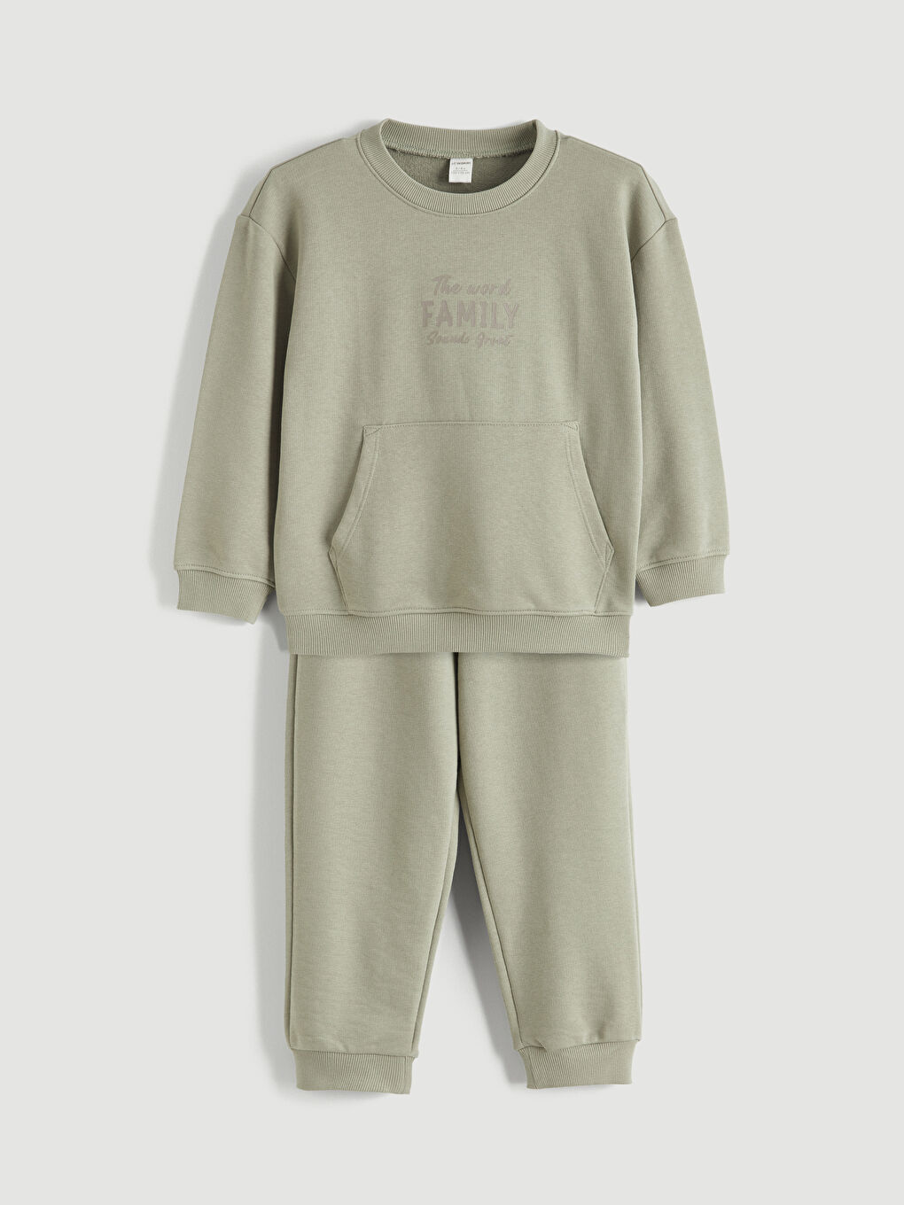 Мальчиковый свитшот с принтом и спортивные брюки