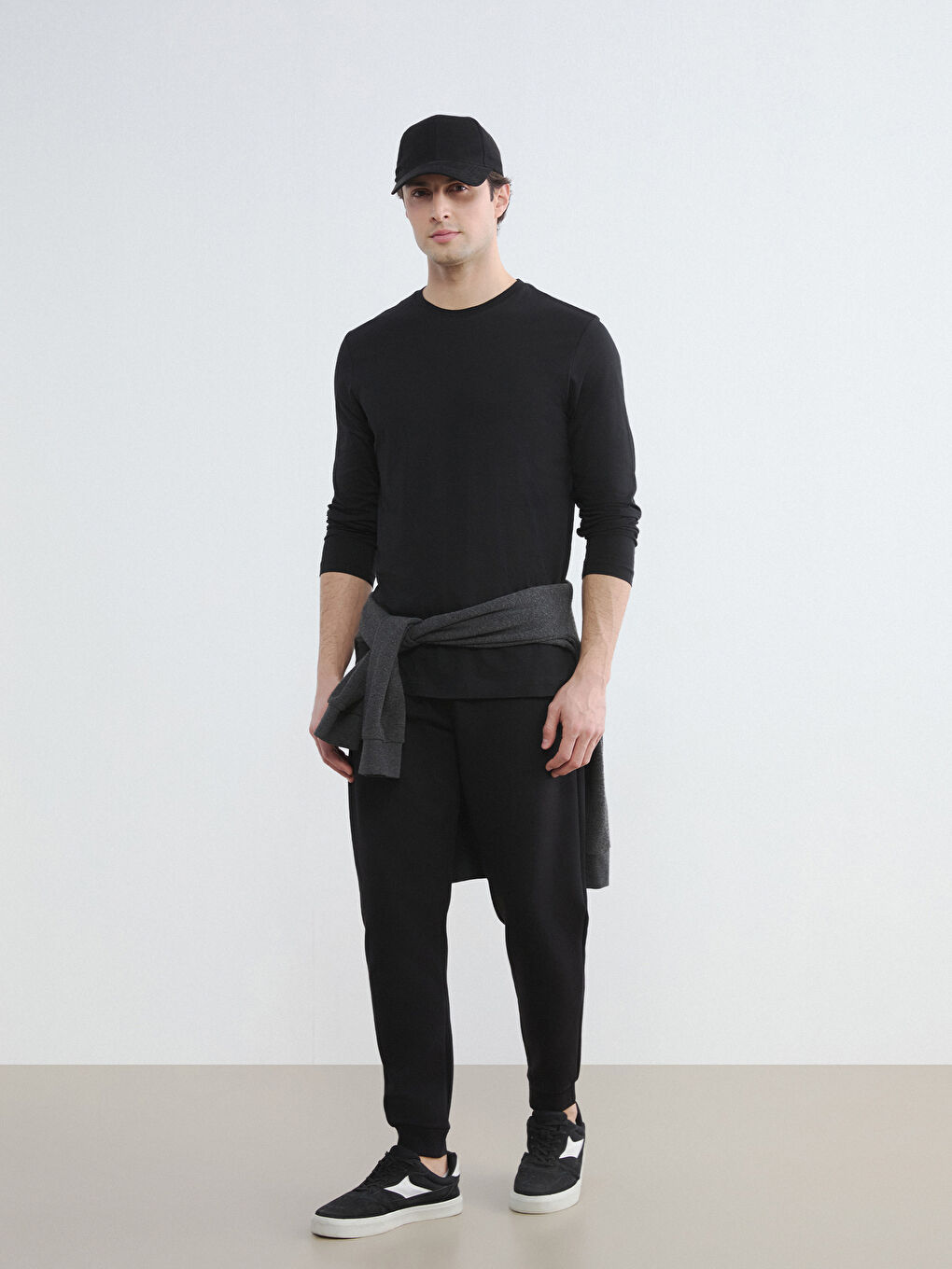 Siyah Bisiklet Yaka Uzun Kollu Erkek Tişört-1