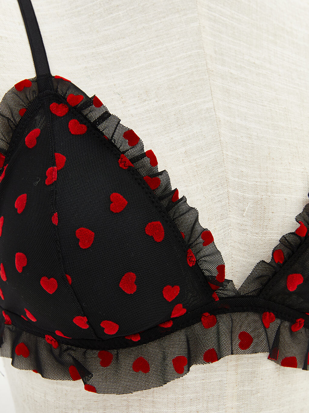 Siyah Balensiz Dolgusuz Kalp Nakışlı Bralet-2