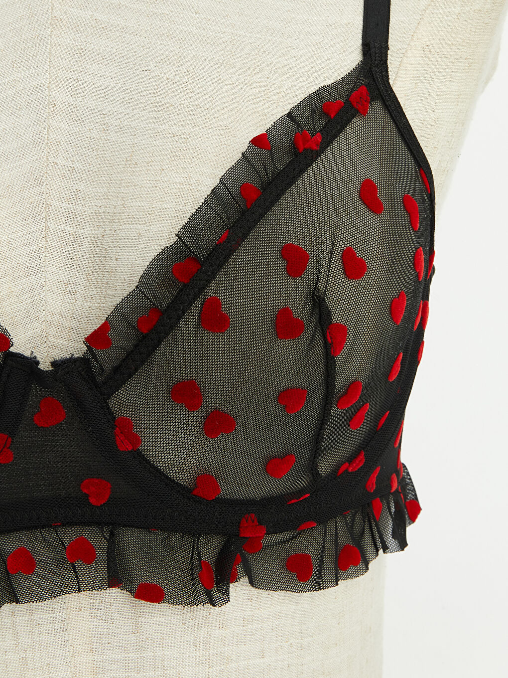 Siyah Balenli Dolgusuz Kalp Desenli Tişört Sütyen-2