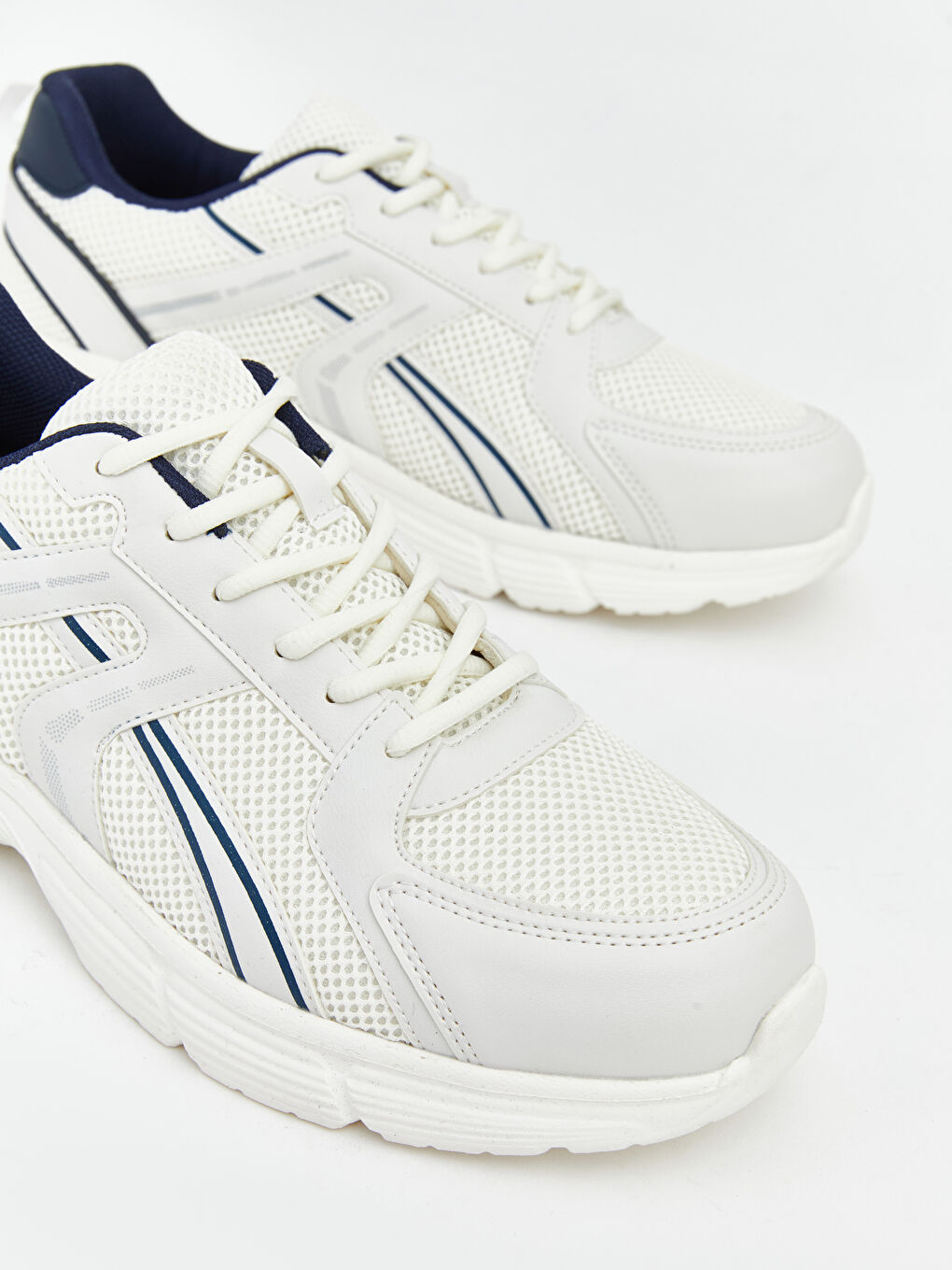 Beyaz Bağcıklı File Detaylı Erkek Spor Ayakkabı-1