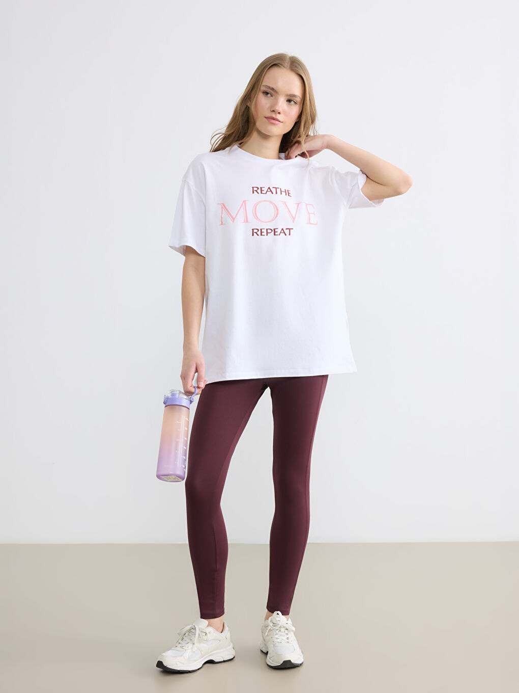 تيشيرت رياضي واسع للسيدات بطبعة على الرقبة الدائرية-1