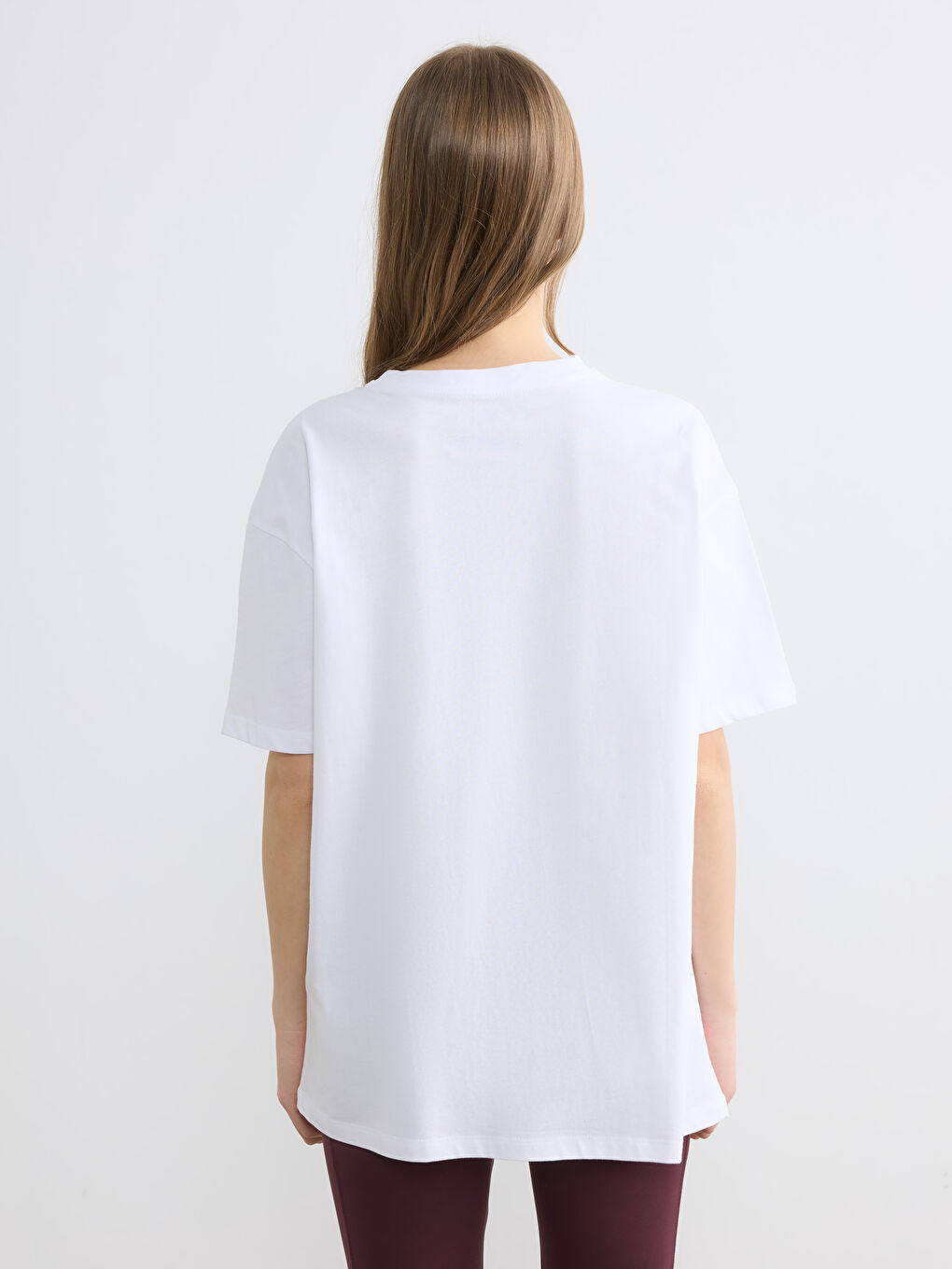 تيشيرت رياضي واسع للسيدات بطبعة على الرقبة الدائرية-3