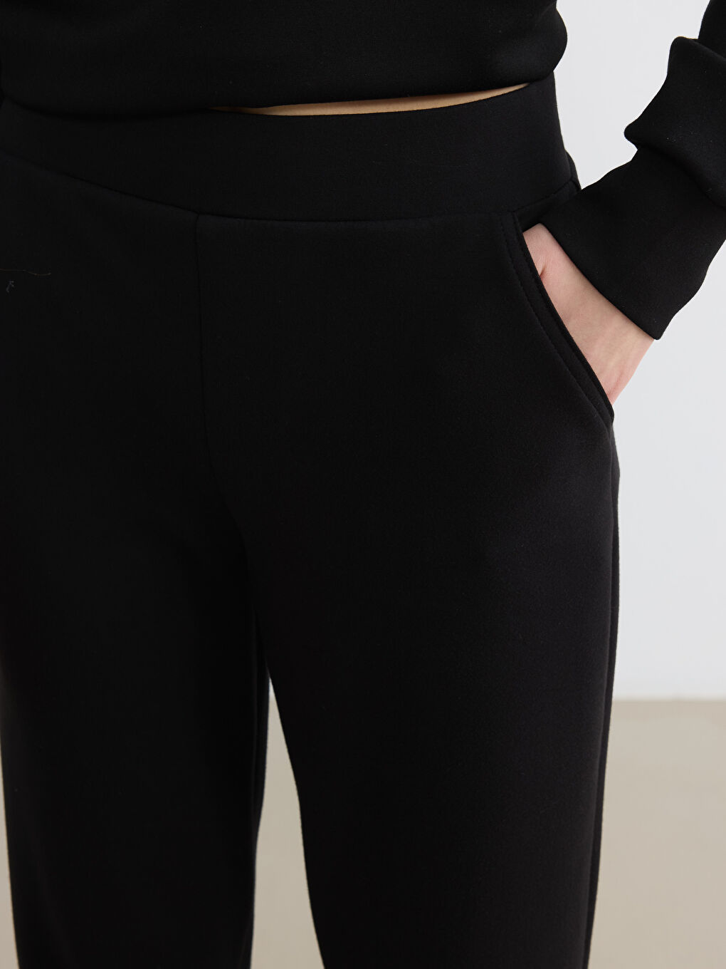 Women's Jogger Sweatpants with Elastic Waistband-2