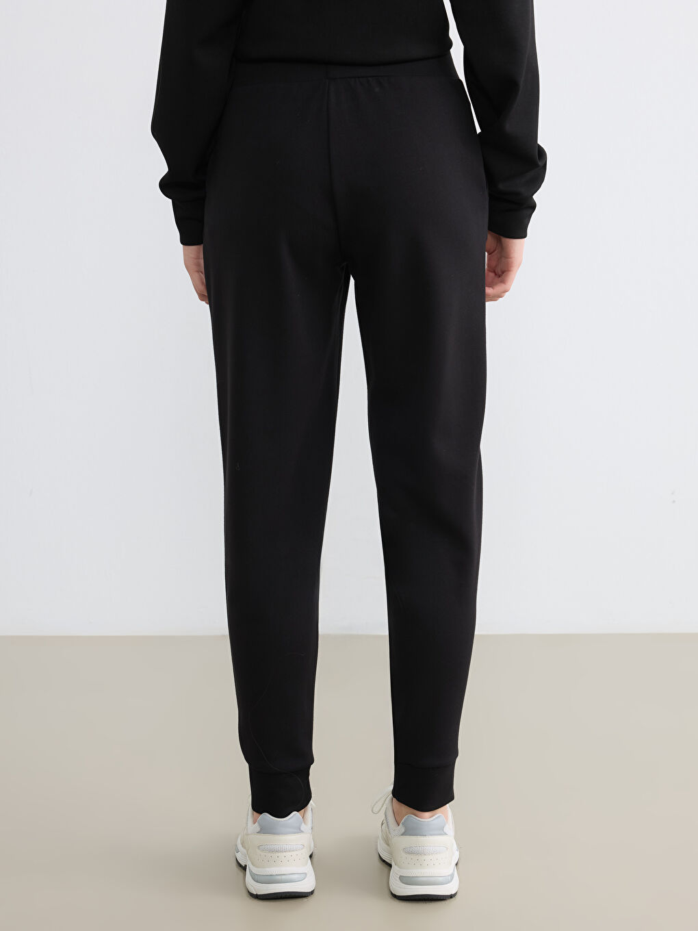 Women's Jogger Sweatpants with Elastic Waistband-3