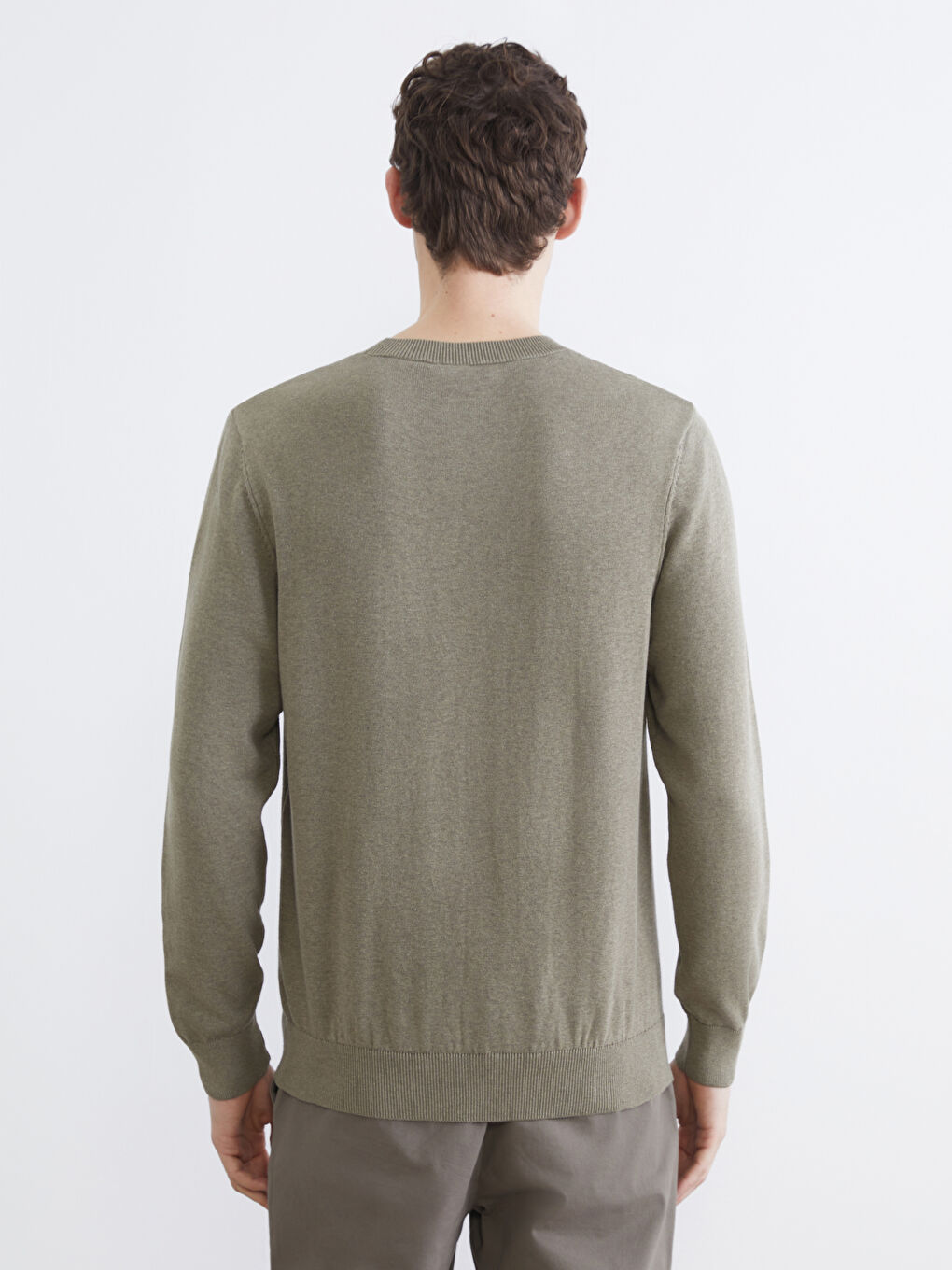 كنزة صوفية برقبة دائرية للرجال-4