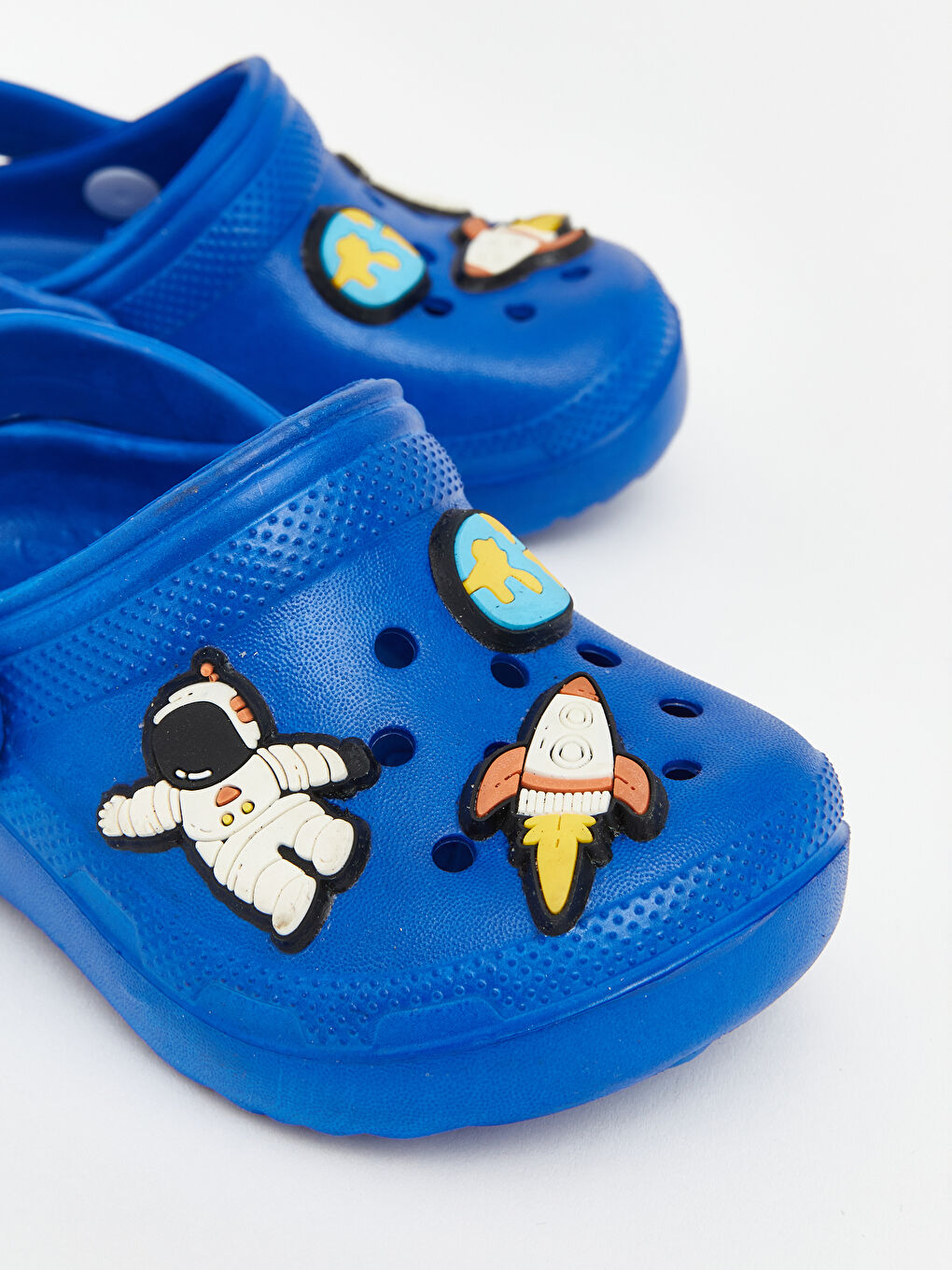 صنادل شاطئية للبنات الرضع بطبعة رائد فضاء-2