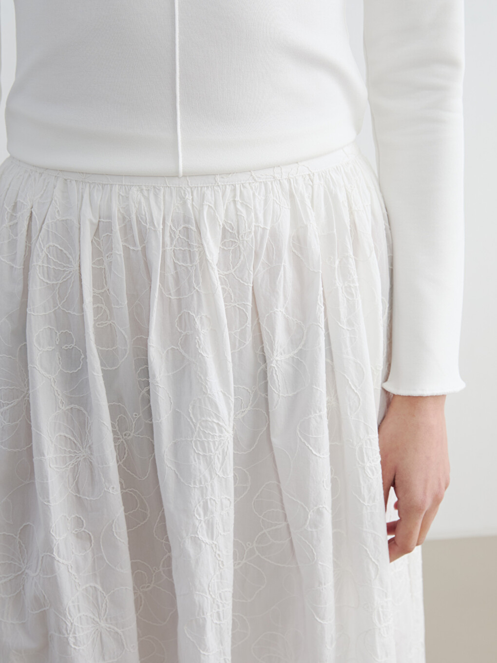 Woman White Skirt-2