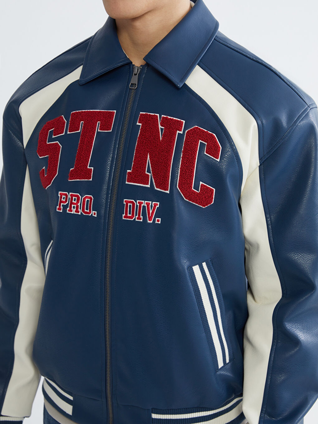 Lacivert Rahat Kalıp Nakışlı Erkek Deri Görünümlü Mont-2