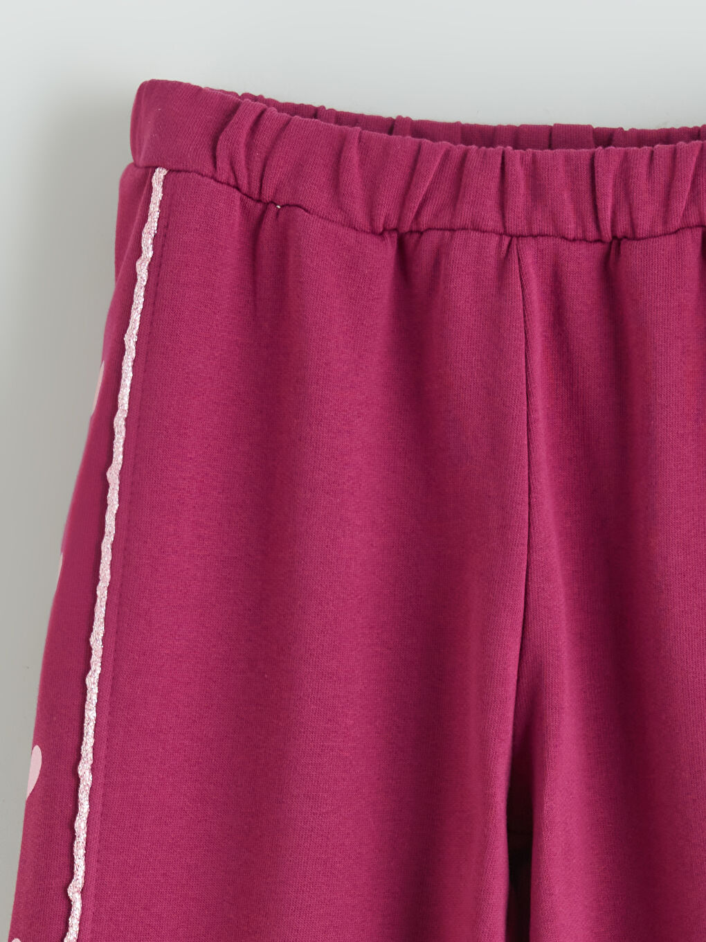 Široke pantalone za devojke sa printom srca.-1