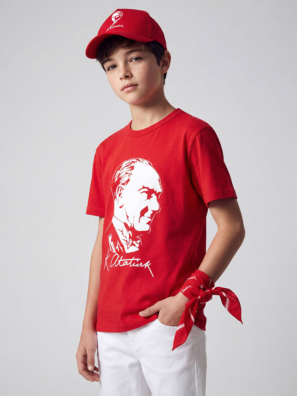Kırmızı Atatürk Baskılı Erkek Çocuk Fular Bandana