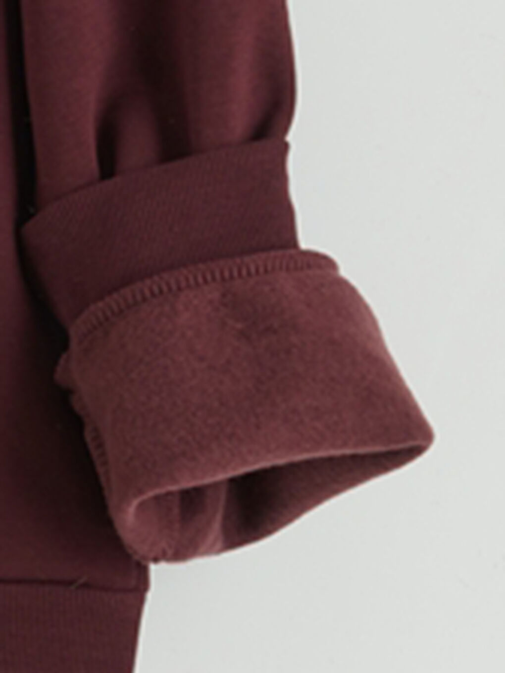 Ženska dukserica sa okruglim izrezom i printom-2