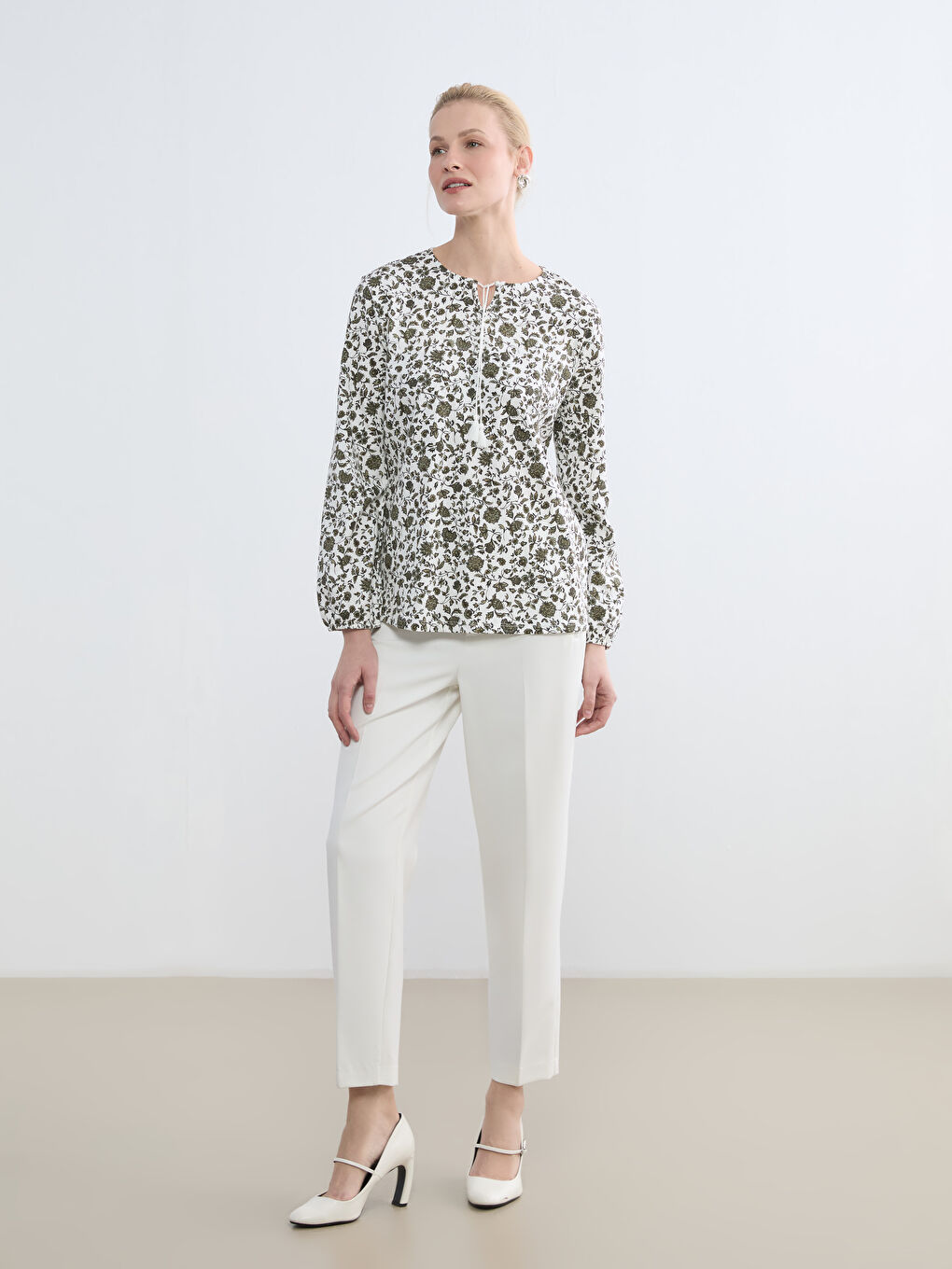 Yeşil Bağlamalı Yaka Çiçekli Bluz-1