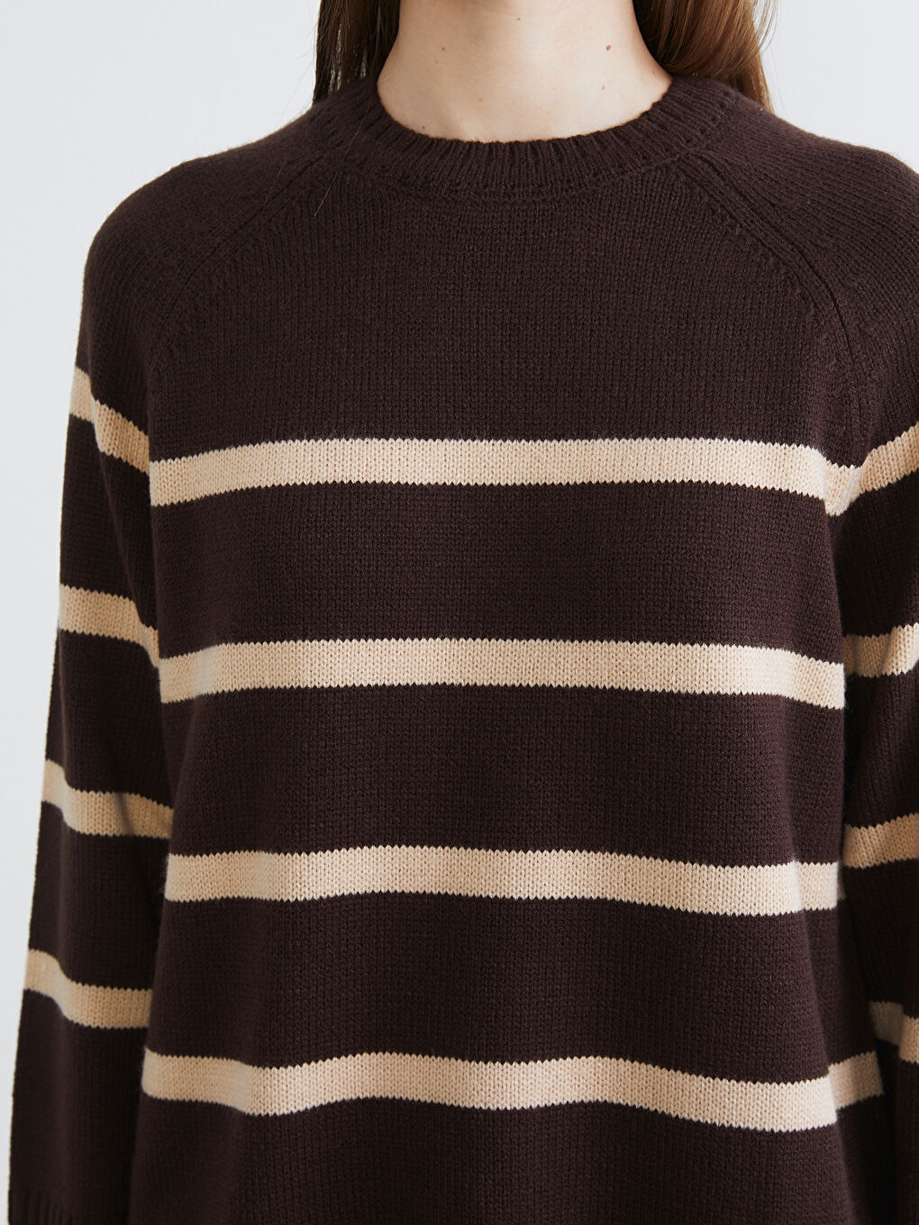 سترة تريكو مخططة بكول مدور نساء-2