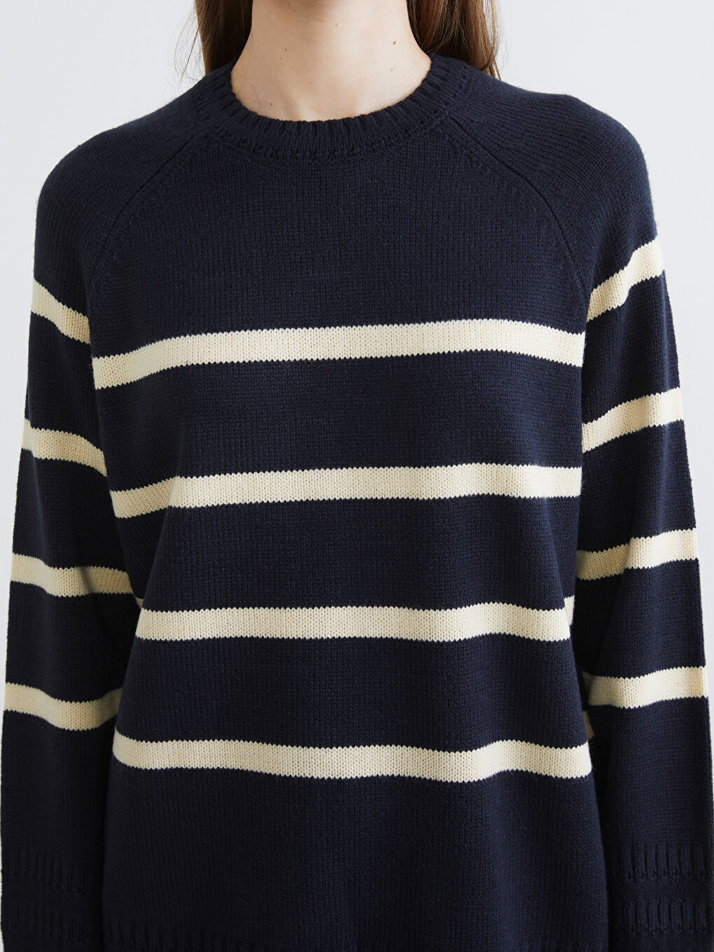 سترة تريكو مخططة بكول مدور نساء-2