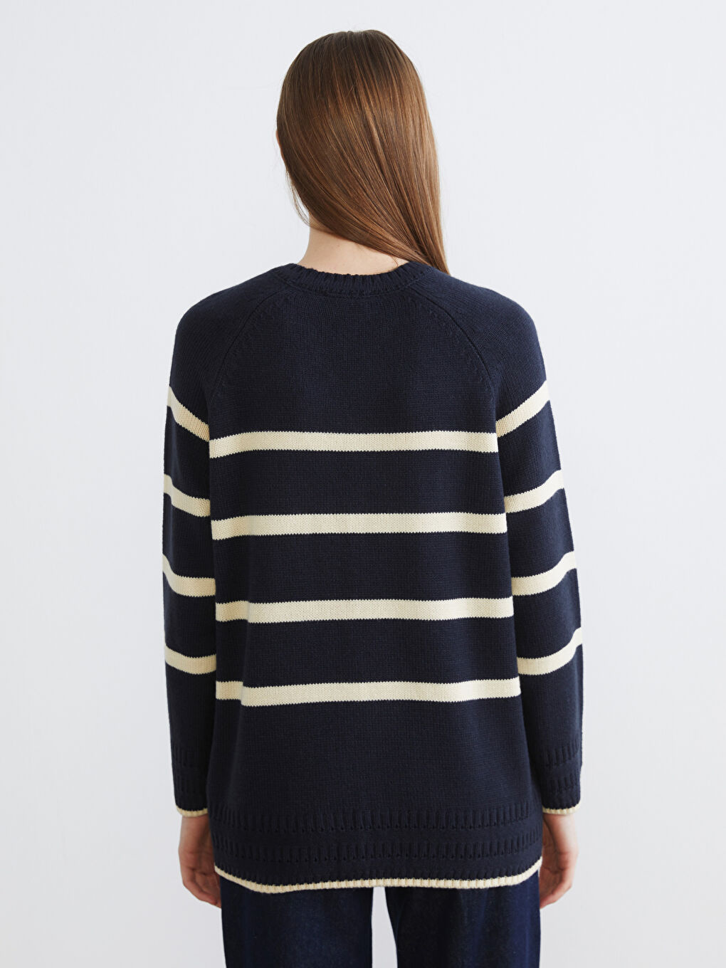 سترة تريكو مخططة بكول مدور نساء-3