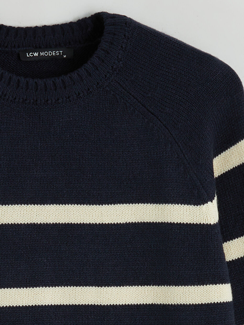 سترة تريكو مخططة بكول مدور نساء-5