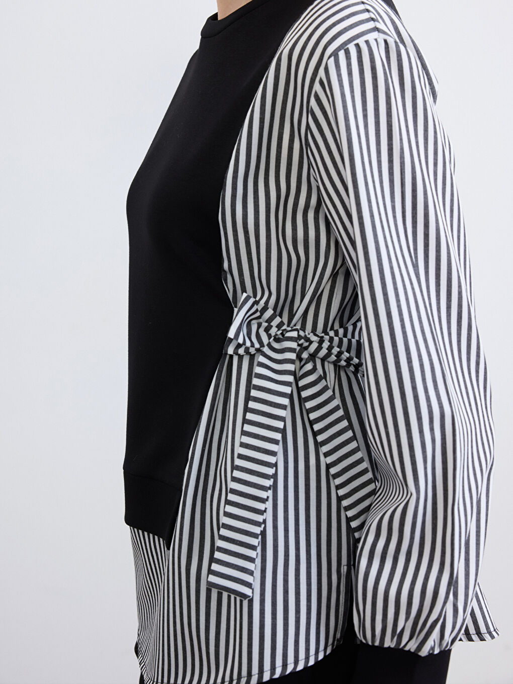 Siyah Fiyonklu Çizgili Kadın Sweatshirt Tunik-2