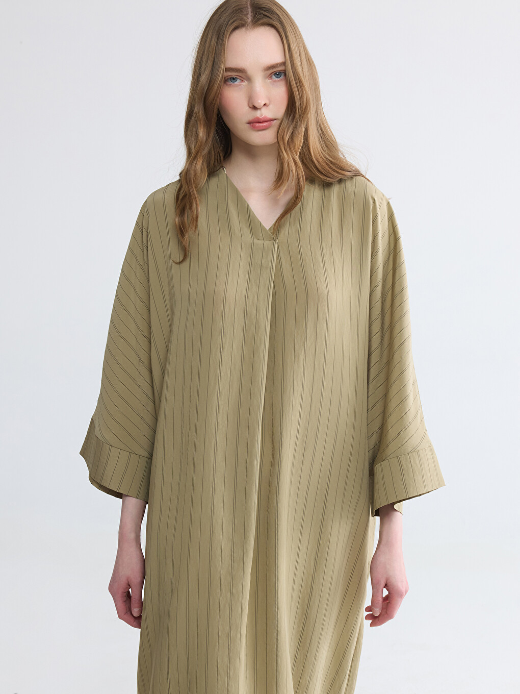 V Yaka Çizgili Oversize Elbise-1
