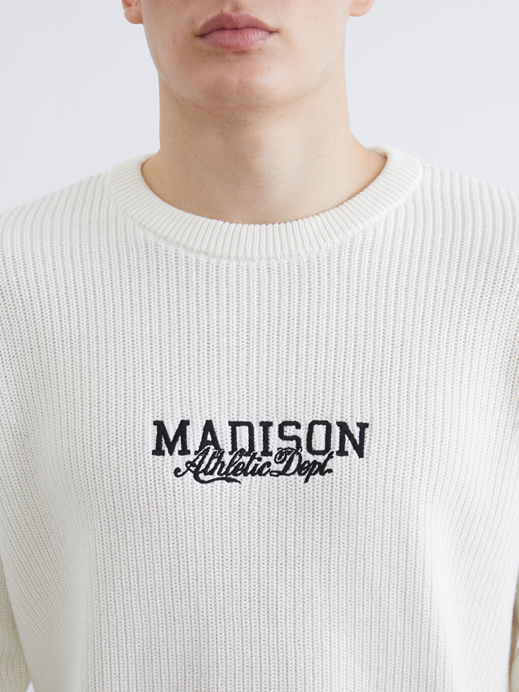 Embroidered Crew Neck Knit Sweater for Men-2