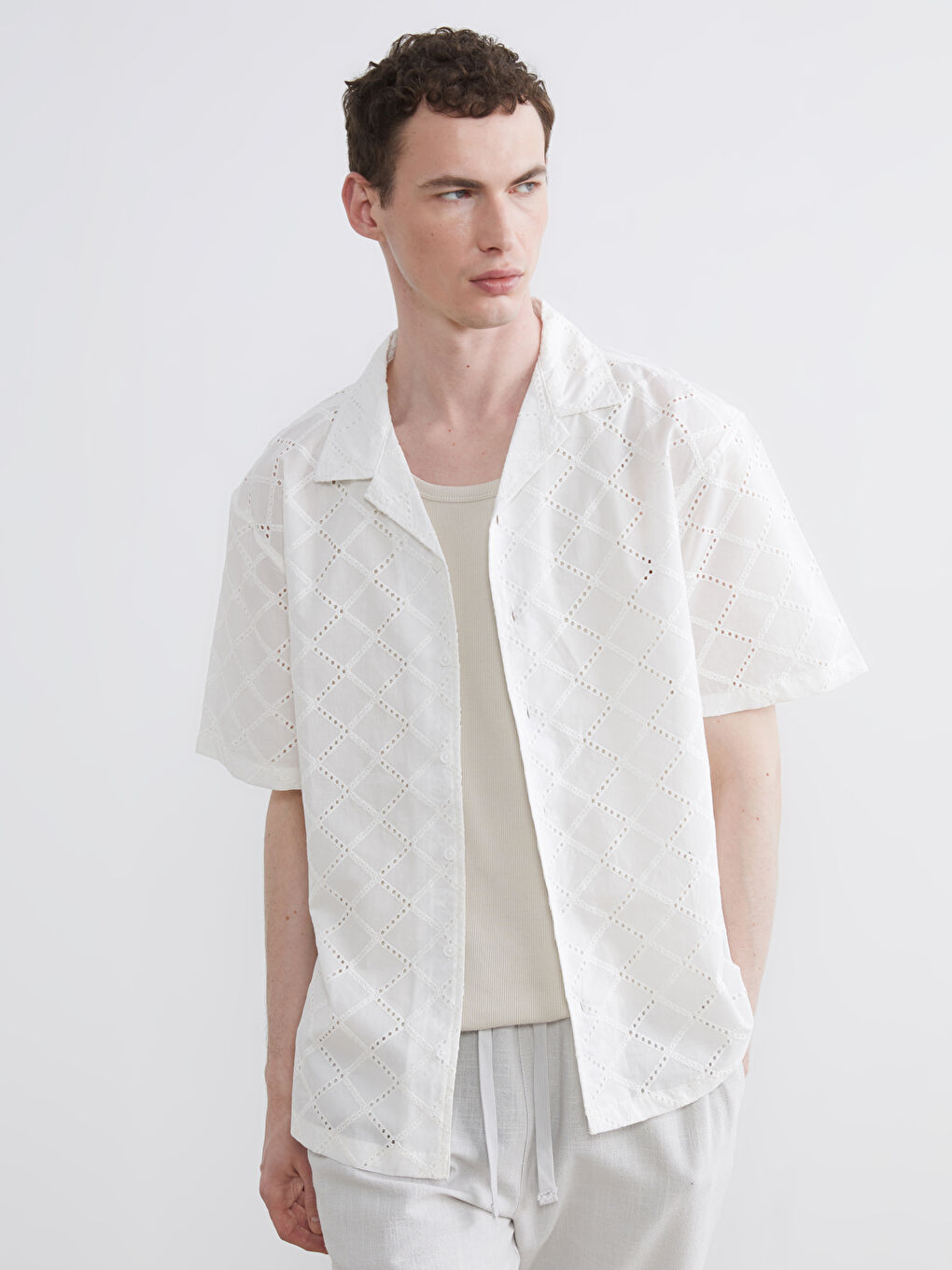 Beyaz Regular Fit Resort Yaka Erkek Gömlek